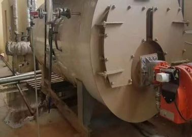 Moderner ölbefeuerter Warmwasserspeicher, Durchlauf-Rohr des Warmwasserboiler-System-drei